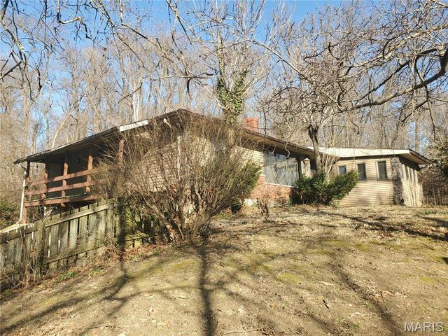 9005 Lebanon Road, Belleville, IL 62223