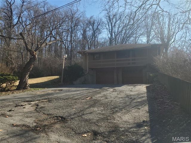 9005 Lebanon Road, Belleville, IL 62223