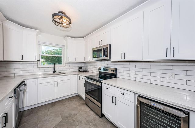 618 40TH AVENUE N, St Petersburg, FL 33703