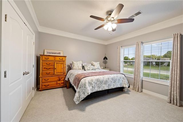 2709 NE Sonora Valley Drive, Blue Springs, MO 64014