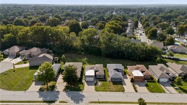 2709 NE Sonora Valley Drive, Blue Springs, MO 64014