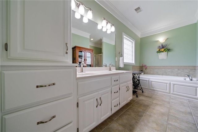 2709 NE Sonora Valley Drive, Blue Springs, MO 64014