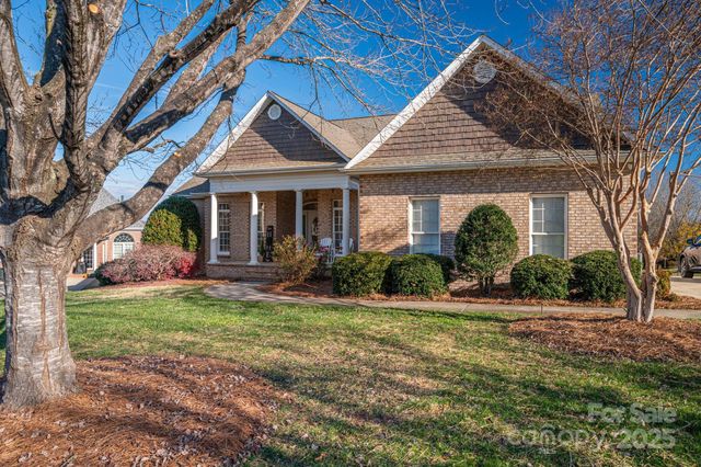 2616 Nicklaus Court NE, Conover, NC 28613