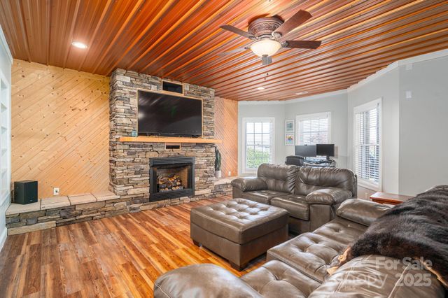 2616 Nicklaus Court NE, Conover, NC 28613