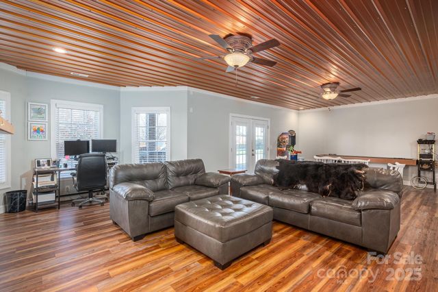 2616 Nicklaus Court NE, Conover, NC 28613