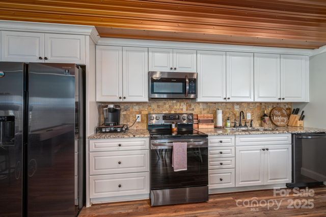 2616 Nicklaus Court NE, Conover, NC 28613