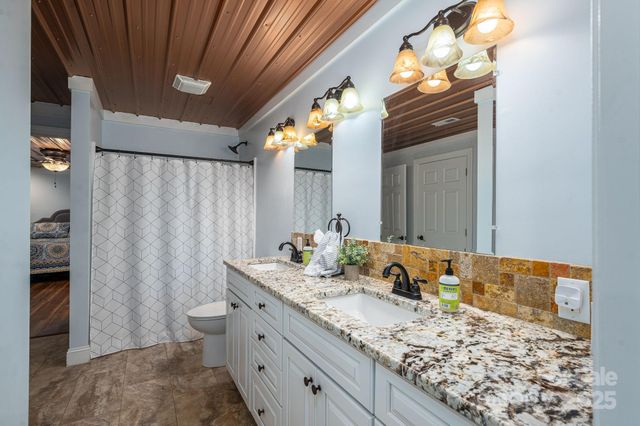 2616 Nicklaus Court NE, Conover, NC 28613