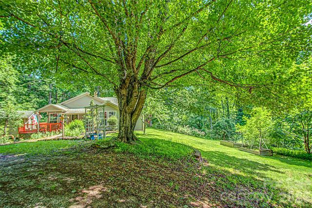 76 Winsome Trail, Hendersonville, NC 28739
