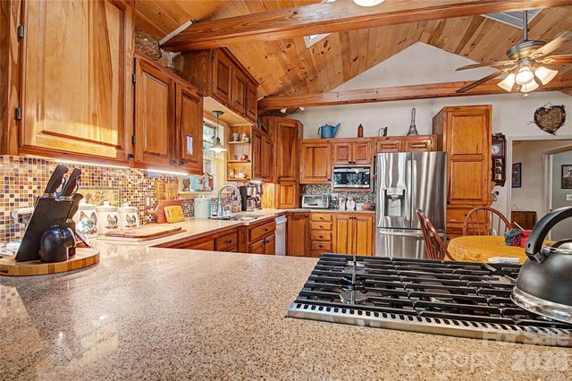 76 Winsome Trail, Hendersonville, NC 28739