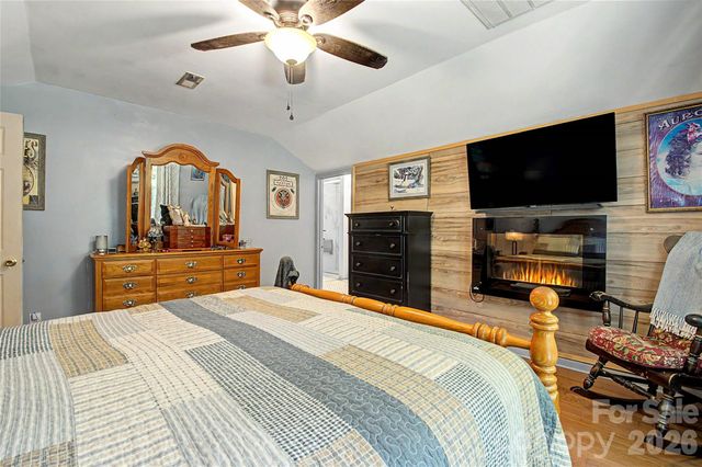 76 Winsome Trail, Hendersonville, NC 28739