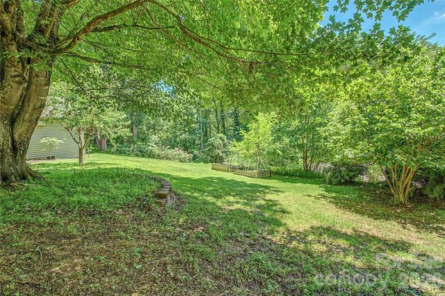 76 Winsome Trail, Hendersonville, NC 28739