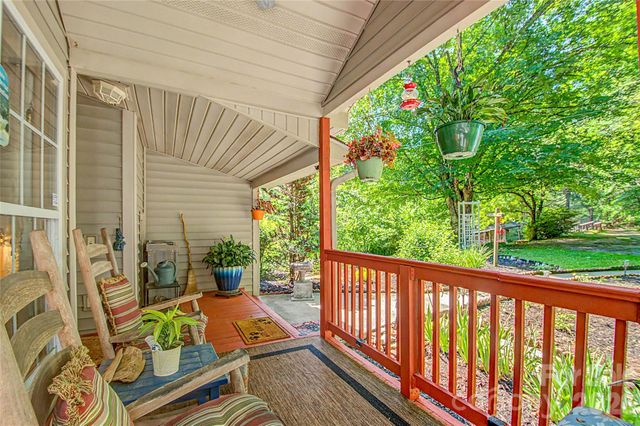 76 Winsome Trail, Hendersonville, NC 28739