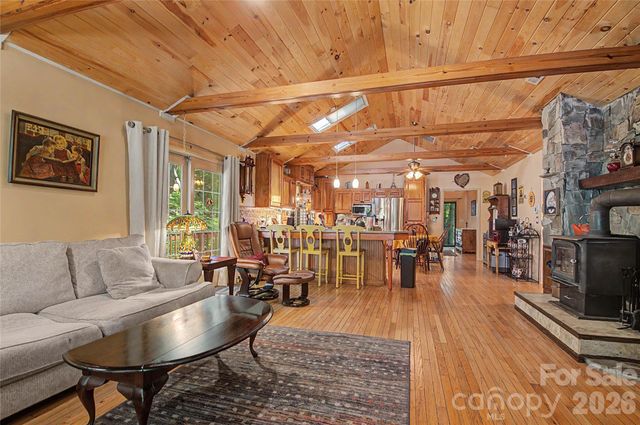 76 Winsome Trail, Hendersonville, NC 28739