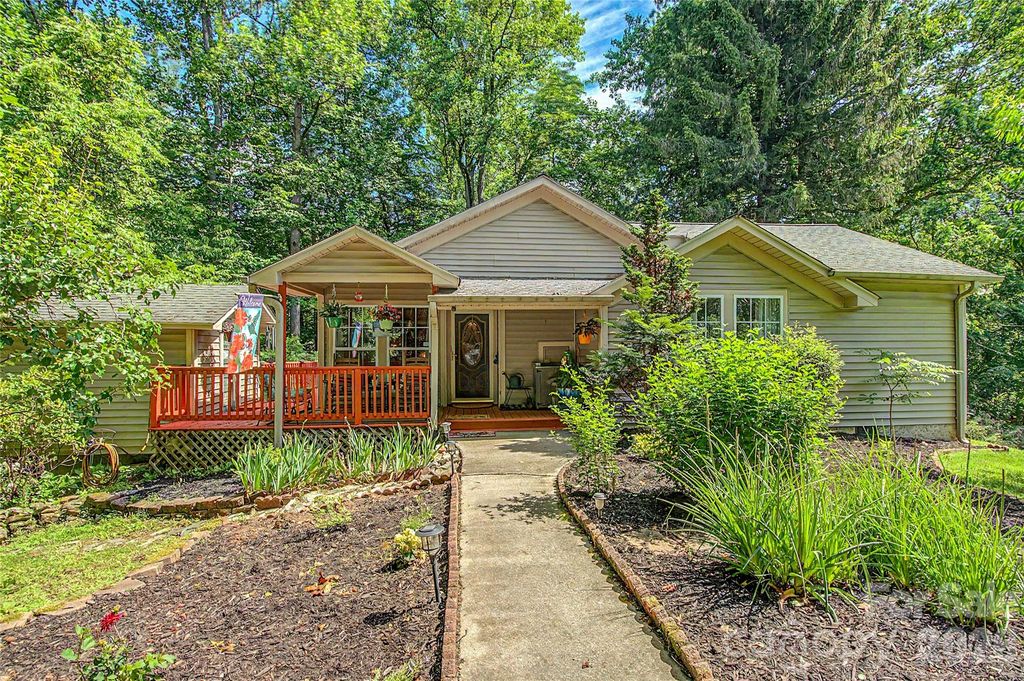 76 Winsome Trail, Hendersonville, NC 28739