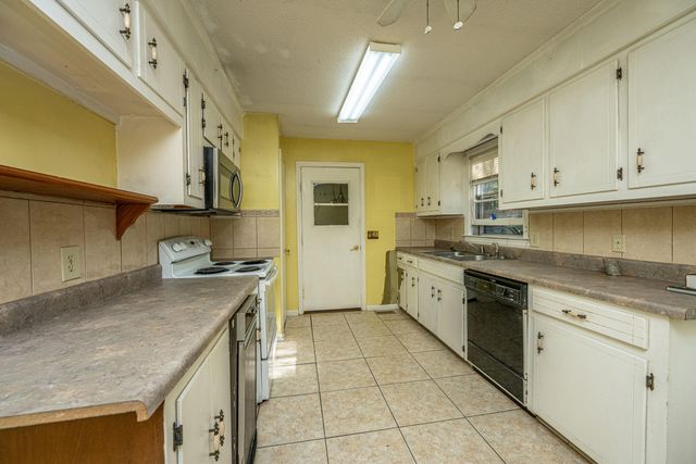 1414 Green Pond Highway, Walterboro, SC 29488