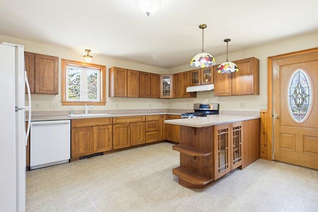 298 Providence Rd, Northbridge, MA 01588