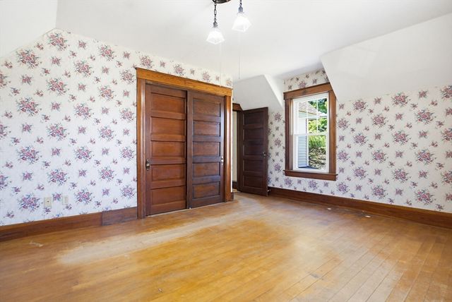 298 Providence Rd, Northbridge, MA 01588