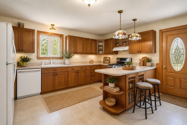 298 Providence Rd, Northbridge, MA 01588