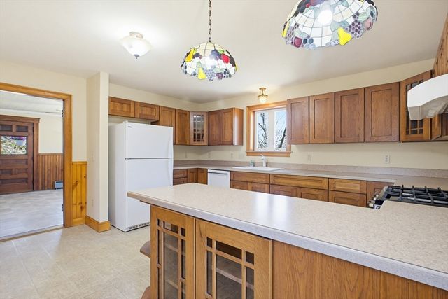 298 Providence Rd, Northbridge, MA 01588