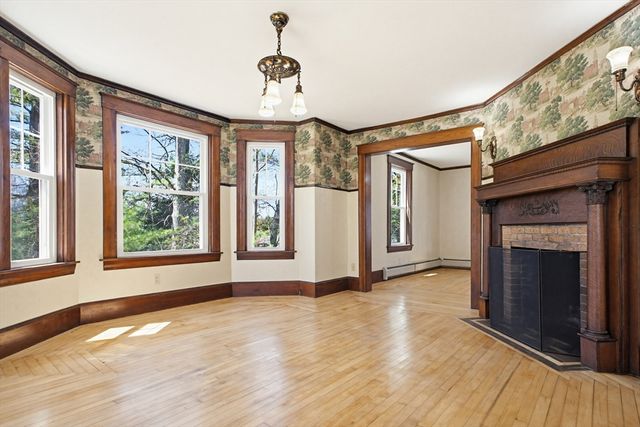 298 Providence Rd, Northbridge, MA 01588
