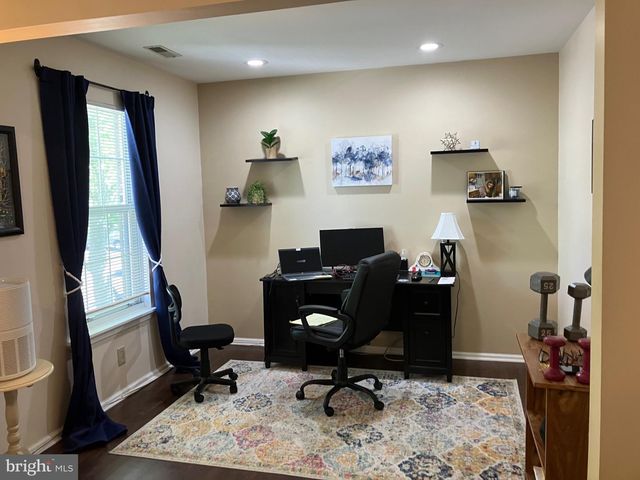 5712-B ADELAIDE DR, Mount Laurel, NJ 08054