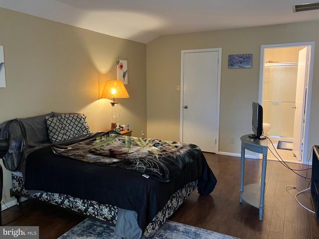 5712-B ADELAIDE DR, Mount Laurel, NJ 08054