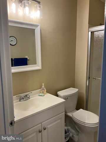 5712-B ADELAIDE DR, Mount Laurel, NJ 08054