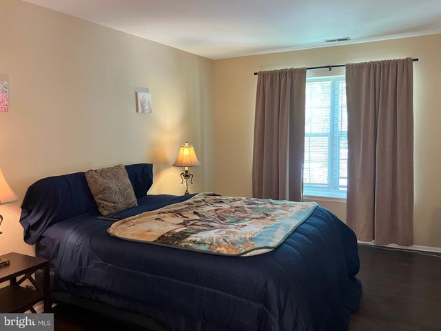 5712-B ADELAIDE DR, Mount Laurel, NJ 08054