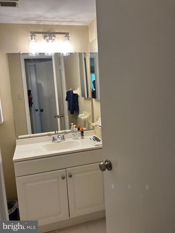 5712-B ADELAIDE DR, Mount Laurel, NJ 08054