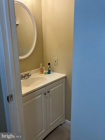 5712-B ADELAIDE DR, Mount Laurel, NJ 08054