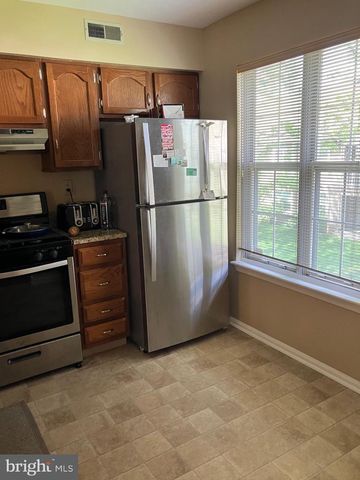5712-B ADELAIDE DR, Mount Laurel, NJ 08054