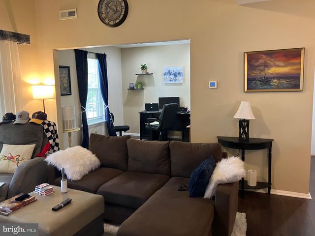 5712-B ADELAIDE DR, Mount Laurel, NJ 08054