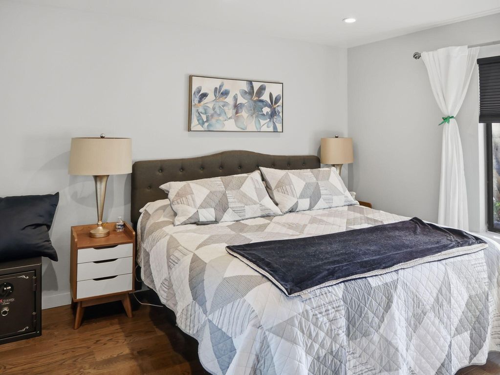 Image 10 of property listing at 1481 Center Street 1102, Mount Pleasant, SC 29464