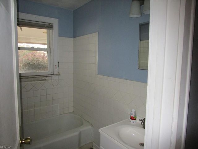 138 Hampton Roads AVE, Hampton, VA 23661