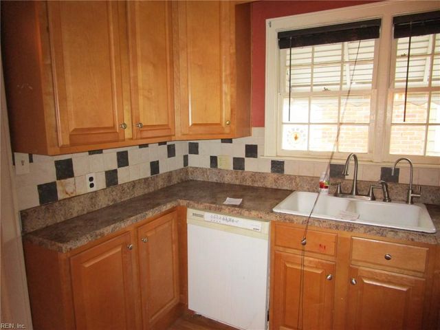 138 Hampton Roads AVE, Hampton, VA 23661