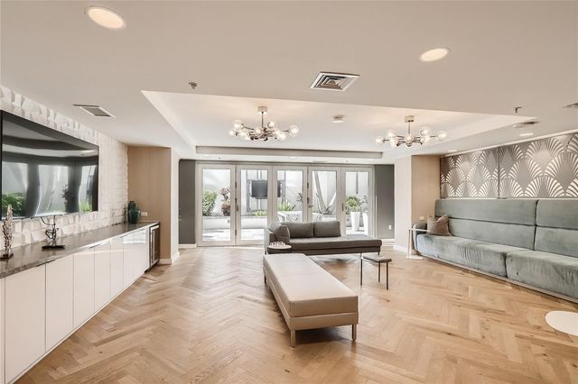 415-2 E PINE STREET, Orlando, FL 32801