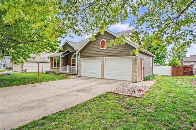 556 Brentwood Drive, Lawrence, KS 66049