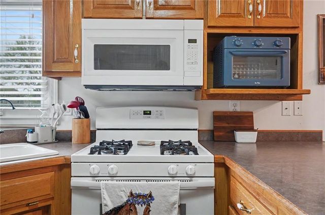 556 Brentwood Drive, Lawrence, KS 66049
