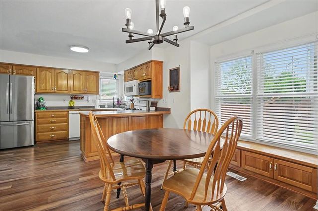 556 Brentwood Drive, Lawrence, KS 66049