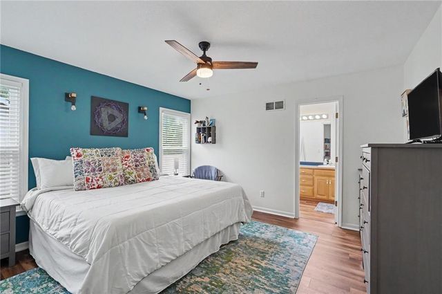 556 Brentwood Drive, Lawrence, KS 66049
