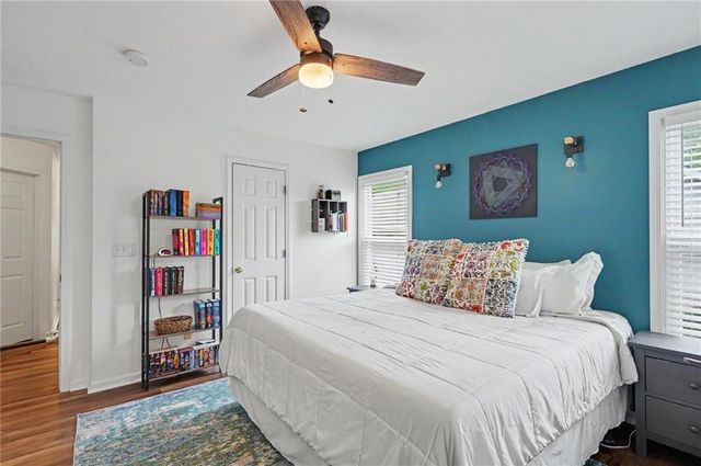556 Brentwood Drive, Lawrence, KS 66049