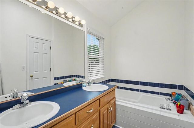 556 Brentwood Drive, Lawrence, KS 66049