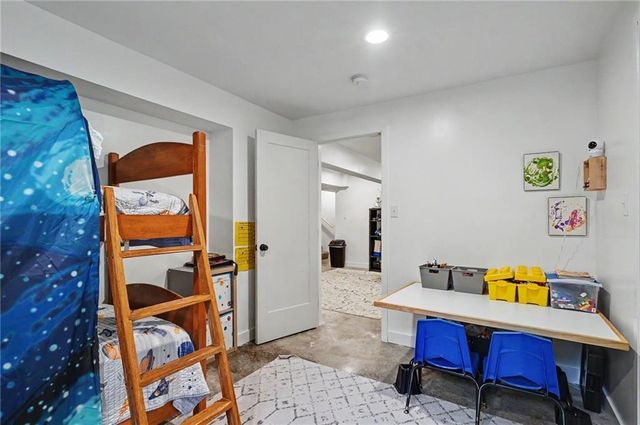 556 Brentwood Drive, Lawrence, KS 66049