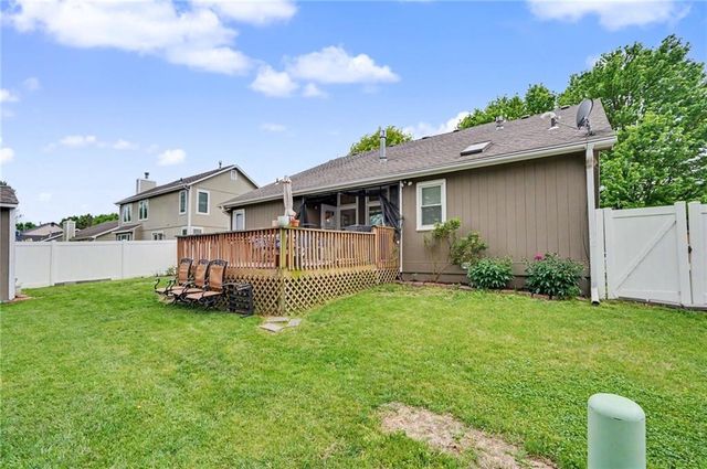 556 Brentwood Drive, Lawrence, KS 66049