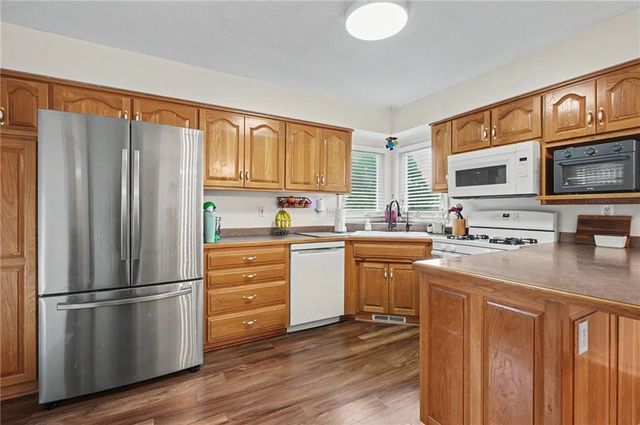 556 Brentwood Drive, Lawrence, KS 66049