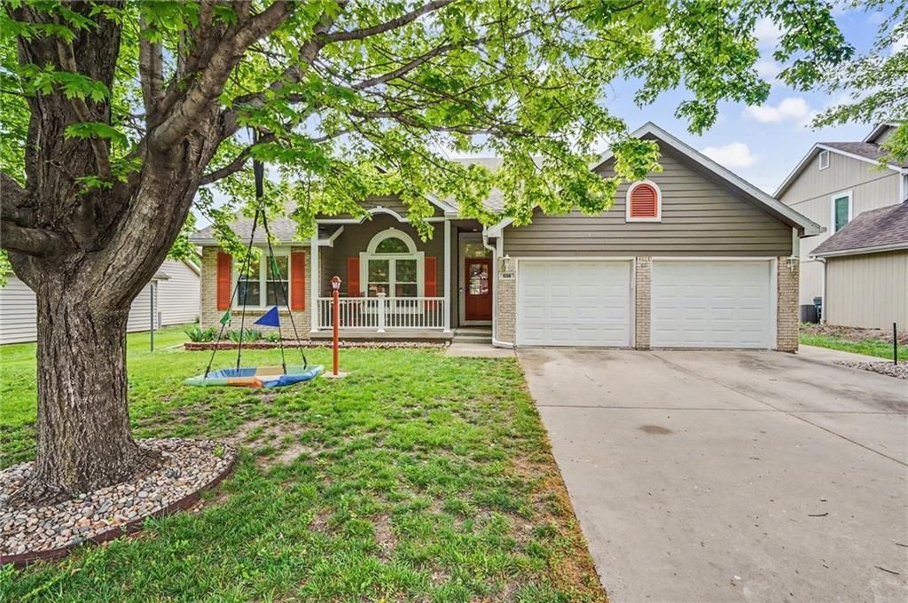 556 Brentwood Drive, Lawrence, KS 66049