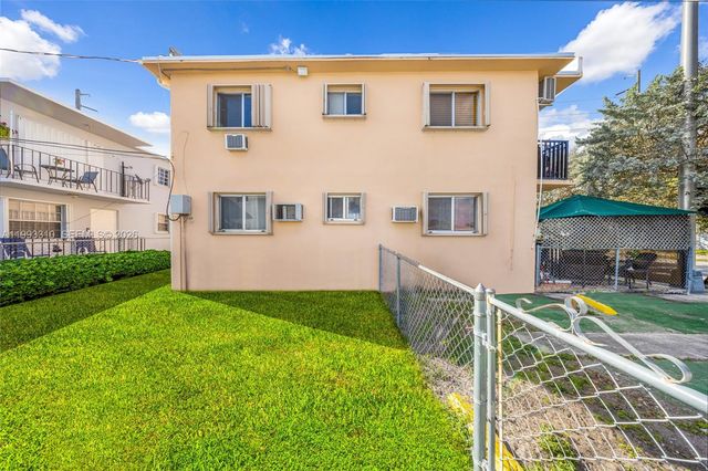 955 W 23rd St, Hialeah, FL 33010