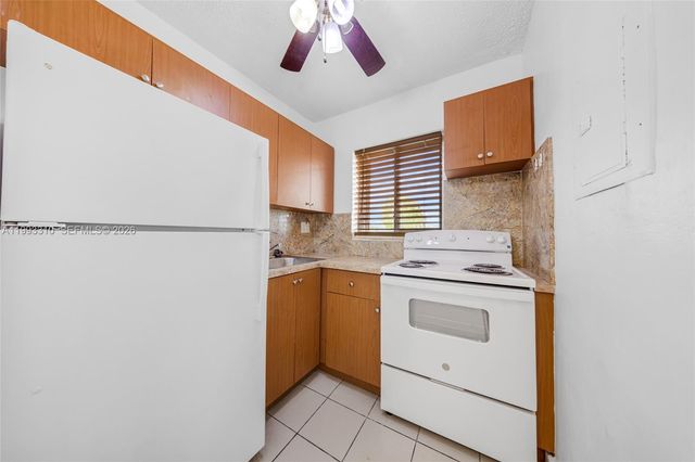 955 W 23rd St, Hialeah, FL 33010