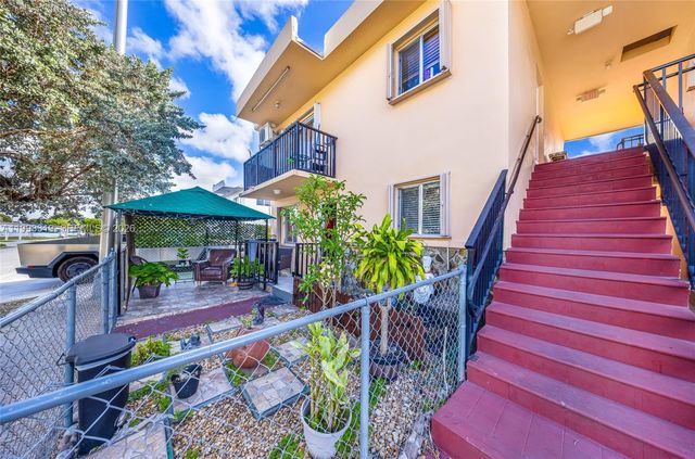 955 W 23rd St, Hialeah, FL 33010