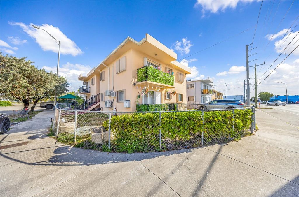 955 W 23rd St, Hialeah, FL 33010